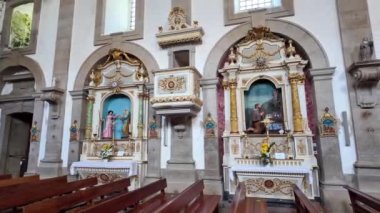 Portekiz 'deki Santuario de Nossa Senhora da Peneda kilisesinin içi Portekiz' in kuzeyindeki dağların derinliklerindeki vadide yer alan güzel eski bir kilise..