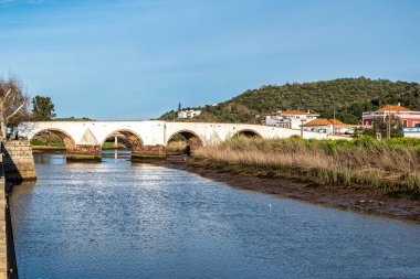 Roma Köprüsü, Portekiz 'in Algarve bölgesindeki tarihi Silves şehrinde Ponte Romana.