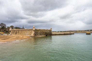 Lagos, Algarve, Portekiz 'deki Forte da Ponta da Bandeira kalesi. 17. yüzyıldan kalma takviye kuvvetleri Atlantik Okyanusu sahilinden..