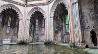 Batalha, Portekiz. Capelas Imperfeitas Manastırı, Batalha 'nın Bitmemiş Şapelleri, diğer adıyla Santa Maria da Vitoria Manastırı. Gotik ve Manueline tarzı