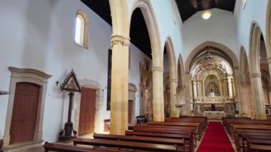 Portekiz, Portekiz ve Avrupa 'daki Praca da Republica meydanındaki Igreja de Sao Joao Baptista kilisesinin içinde.