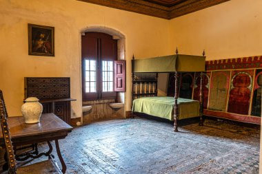 Sintra, Portekiz - Mar 04, 2024: Sintra Sarayı, Portekiz 'in Lizbon Bölgesi' ndeki Sintra kasabasında yer almaktadır. Portekiz 'deki en iyi korunmuş ortaçağ kraliyet konutudur..