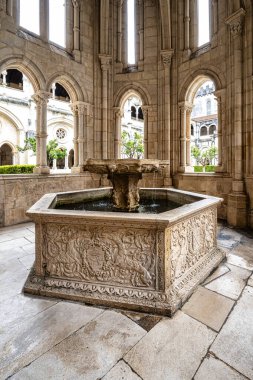 Alcobaca Manastırı 'nın yemek odası, Mosteiro de Santa Maria de Alcobaca, Portekiz. Rahiplerin birlikte yemek yediği büyük gotik bir oda, manastırın içinde..