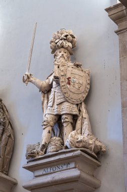 Alcobaca Manastırı 'ndaki Krallar Salonu, Alcobaca, Portekiz' deki Mosteiro de Santa Maria de Alcobaca. Portekiz krallarının heykellerinin olduğu büyük gotik bir oda.