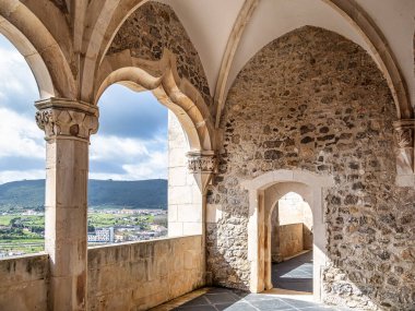 Portekiz 'deki Porto de Mos kalesi. 1755 yılındaki deprem sırasında büyük bir ortaçağ Lizbon 'unu yerle bir etti..