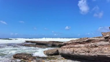 Portekiz, Lizbon yakınlarındaki Ericeira köyündeki Praia da Empa Plajı manzarası