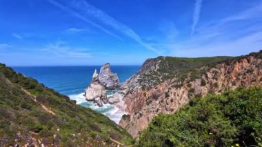 Praia Da Ursa 'nın Atlantik kıyısındaki Cabo Da Roca yakınlarındaki Ursa Sahili, Sintra, Portekiz