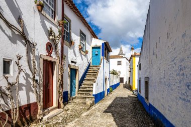 Portekiz 'deki Obidos' ta Aziz Meryem Kilisesi Rönesans 'lı Obidos manzarası