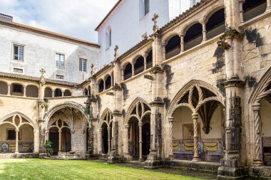 Portekiz, Coimbra 'daki Santa Cruz Manastırı ve Kilisesi Manastırı' nda. Santa Cruz Kilisesi, Portekiz 'in en büyüleyici dini binalarından biridir..