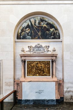 Fatima, Portekiz - 10 Aralık 2024: Fatima, Portekiz Sığınağı. Meryem Ana 'nın Bazilikası. Katolikler için en önemli Marian tapınaklarından ve kutsal mekânlardan biri.