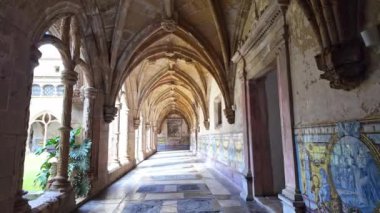 Portekiz, Coimbra 'daki Santa Cruz Manastırı ve Kilisesi Manastırı' nda. Santa Cruz Kilisesi, Portekiz 'in en büyüleyici dini binalarından biridir..