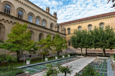 Kabinettsgarten, Münih'teki kraliyet konutunun doğu tarafında yer alan küçük bir avludur. Kabinettsgarten Allerheiligen-Hofkirche bitişik.