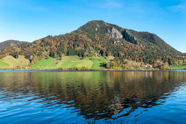 Schliersee Gölü 'nün etrafındaki Schliersee' deki Bavyera Alpleri, Yukarı Bavyera, Avrupa 'daki Almanya