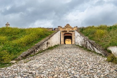 Fort Nossa Senhora da Graca ya da Fort Conde de Lippe Portekiz 'in Alentejo şehrinin kuzeyinde yer alır..