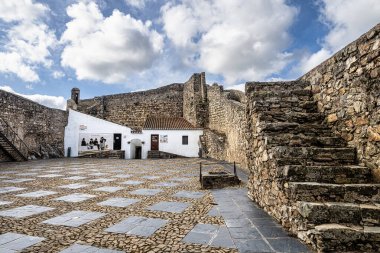 Alentejo 'daki Castelo de Marvao Tepesi' ndeki Marvao Kalesi ve Castelo, Avrupa 'daki Portekiz