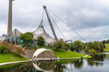 Almanya 'nın Münih kentinde bulunan Olimpiyat Stadyumu, 1972 Yaz Olimpiyatları için Münih' te inşa edilen Olimpiyat Parkı.