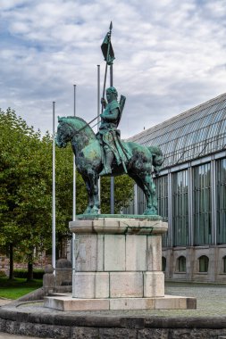 I. Otto 'nun Wittelsbach heykeli. Münih, Bavyera, Almanya 'daki Bavyera başbakanlık binasının önünde yer almaktadır..