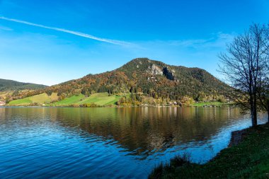 Schliersee Gölü 'nün etrafındaki Schliersee' deki Bavyera Alpleri, Yukarı Bavyera, Avrupa 'daki Almanya