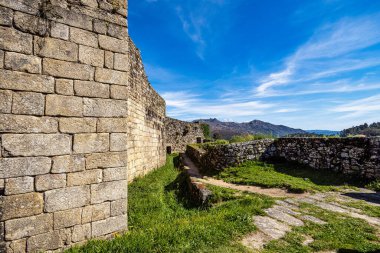 Portekiz 'in Lindoso Şatosu, Portekiz' in Viana do Castelo ilçesine bağlı Ponta de Barca belediyesine bağlı bir ortaçağ kalesidir..