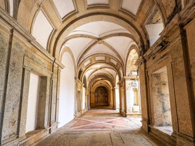 Tomar, Portekiz - 12 Mart 2024: İsa Tarikatı Manastırı 'nın ana manastırı, Portekiz' in Tomar kentindeki Convento de Cristo.