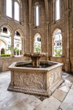 Alcobaca Manastırı 'nın yemek odası, Mosteiro de Santa Maria de Alcobaca, Portekiz. Rahiplerin birlikte yemek yediği büyük gotik bir oda, manastırın içinde..