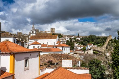 Portekiz 'deki Obidos' ta Aziz Meryem Kilisesi Rönesans 'lı Obidos manzarası