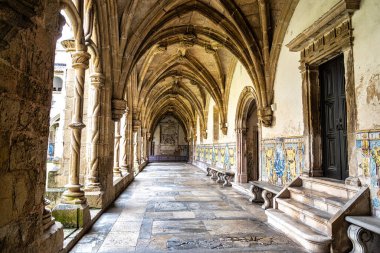 Portekiz, Coimbra 'daki Santa Cruz Manastırı ve Kilisesi Manastırı' nda. Santa Cruz Kilisesi, Portekiz 'in en büyüleyici dini binalarından biridir..