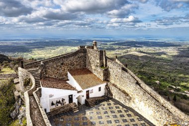 Alentejo 'daki Castelo de Marvao Tepesi' ndeki Marvao Kalesi ve Castelo, Avrupa 'daki Portekiz