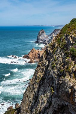Praia Da Ursa 'nın Atlantik kıyısındaki Cabo Da Roca yakınlarındaki Ursa Sahili, Sintra, Portekiz