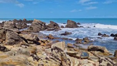 Brezilya 'nın Ceara Eyaleti' ndeki Jericoacoara 'dan Pedra Furada' ya kadar sahil ve plajlar boyunca yol..