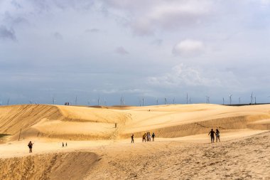 Vassouras, Brezilya - 17 Ocak 2025: Vassouras 'ın kum tepeleri ve gölleri, Brezilya' nın Lencois Maranhenses, Barreirinhas. Taze ve şeffaf su havuzları olan beyaz kum tepeleri.