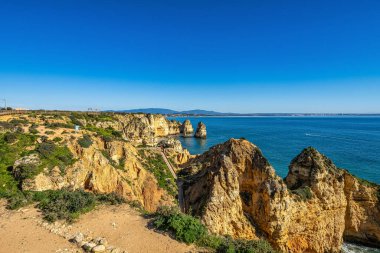 Ponta da Piedade, Portekiz 'in Algrave şehrinde bulunan ünlü mağaraları olan eşsiz bir kaya oluşumudur. Portekiz 'in bir numaralı cazibesi