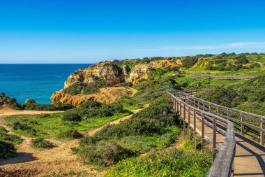Ponta da Piedade, Portekiz 'in Algrave şehrinde bulunan ünlü mağaraları olan eşsiz bir kaya oluşumudur. Portekiz 'in bir numaralı cazibesi