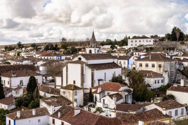 Portekiz 'deki Obidos' ta Aziz Meryem Kilisesi Rönesans 'lı Obidos manzarası