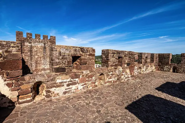 Portekiz 'in güneyindeki Silves Kalesi. Portekiz 'in Algarve bölgesinde Fas İmparatorluğu tarafından inşa edilmiş bir ortaçağ kalesi..