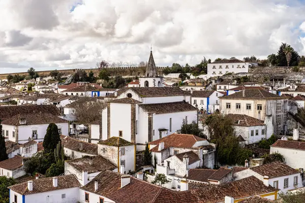 Portekiz 'deki Obidos' ta Aziz Meryem Kilisesi Rönesans 'lı Obidos manzarası