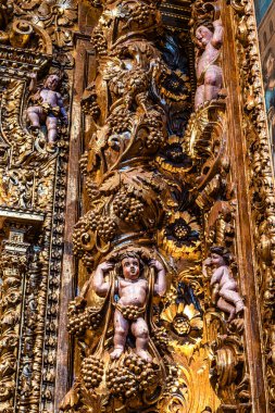 Lagos, Portekiz - 22 Şubat 2025: St. Anthony Kilisesi 'nin güzel iç mimarisi, Lagos' ta Igreja de Santo Antonio, Portekiz 'de Algarve