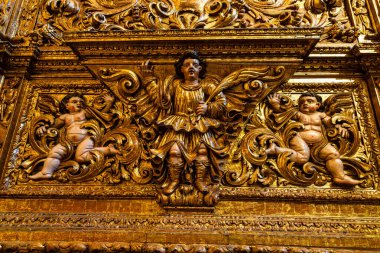 Lagos, Portekiz - 22 Şubat 2025: St. Anthony Kilisesi 'nin güzel iç mimarisi, Lagos' ta Igreja de Santo Antonio, Portekiz 'de Algarve