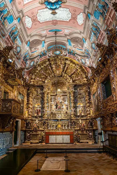 Lagos, Portekiz - 22 Şubat 2025: St. Anthony Kilisesi 'nin güzel iç mimarisi, Lagos' ta Igreja de Santo Antonio, Portekiz 'de Algarve