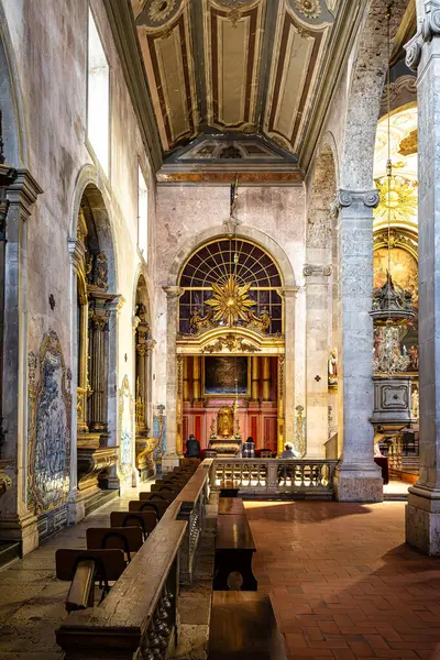 Setubal, Portekiz - 28 Şubat 2025: Igreja de Sao Juliao Kilisesi, Portekiz 'in Setubal şehrinde 18. yüzyıldan kalma bir kilisedir.