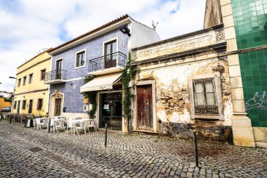 Tavira, Portekiz - 13 Şubat 2025: Tavira 'nın tarihi merkezi, 1266' da kurulan şehir, Güney Portekiz 'de Algarve
