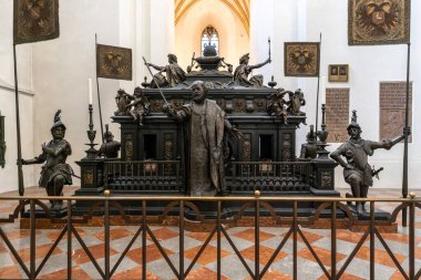 Münih, Almanya - 06 Kasım 2024: Münih 'teki Frauenkirche Kilisesi, Almanya' daki Bavyera.