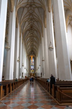 Münih, Almanya - 06 Kasım 2024: Münih 'teki Frauenkirche Kilisesi, Almanya' daki Bavyera.