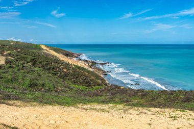 Brezilya 'nın Ceara Eyaleti' ndeki Jericoacoara 'dan Pedra Furada' ya kadar sahil ve plajlar boyunca yol..