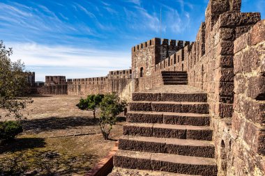 Portekiz 'in güneyindeki Silves Kalesi. Portekiz 'in Algarve bölgesinde Fas İmparatorluğu tarafından inşa edilmiş bir ortaçağ kalesi..