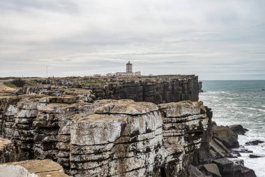 Atlantik Okyanusu kıyısında Cruz dos Remedios, Peniche yarımadası, Avrupa 'da Portekiz