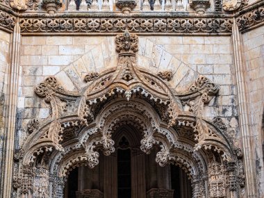 Batalha, Portekiz. Capelas Imperfeitas Manastırı, Batalha 'nın Bitmemiş Şapelleri, diğer adıyla Santa Maria da Vitoria Manastırı. Gotik ve Manueline tarzı