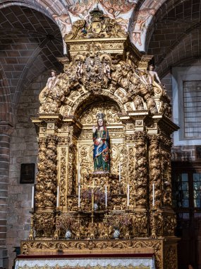 Evora, Portekiz - Nisan 01, 2025: Evora, Portekiz 'deki Nossa Senhora da Assuncao Katedrali' nin İçi. Unesco 'dan Dünya Mirası Şehri. Alentejo, Portekiz