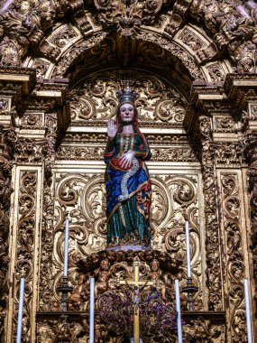 Evora, Portekiz - Nisan 01, 2025: Evora, Portekiz 'deki Nossa Senhora da Assuncao Katedrali' nin İçi. Unesco 'dan Dünya Mirası Şehri. Alentejo, Portekiz