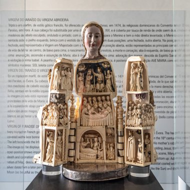 Evora, Portekiz - Nisan 01, 2025: Evora, Portekiz 'deki Nossa Senhora da Assuncao Katedrali' nin İçi. Unesco 'dan Dünya Mirası Şehri. Alentejo, Portekiz